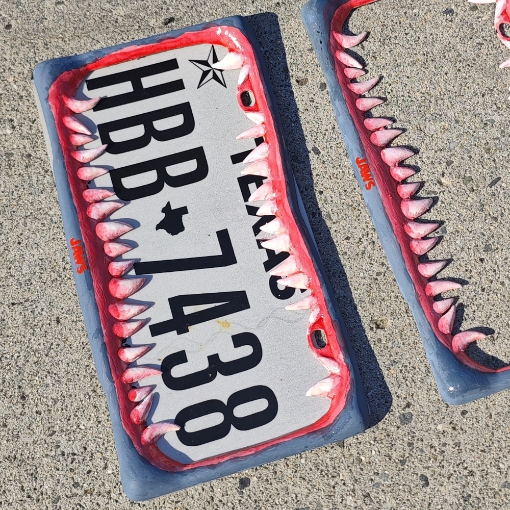 Single Jaws Shark Teeth License Plate Frame - Picture 3 of 10